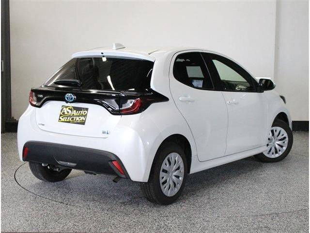 トヨタ ヤリス １．５ ハイブリッド Ｘ Ｅ－ＦＯＵＲ ４ＷＤ R6年 (北海道) 99