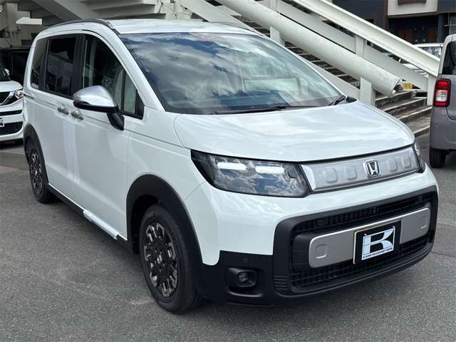ホンダ フリード　ハイブリッド １．５ Ｅ：ＨＥＶ クロスター R8年 () 99