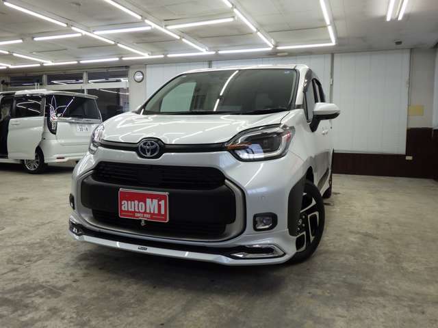 トヨタ シエンタ　ハイブリッド ハイブリッド １．５ Ｚ Ｅ－ＦＯＵＲ ４ＷＤ R8年 () 99
