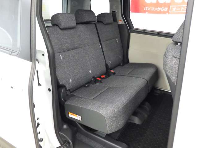 トヨタ シエンタ　ハイブリッド ハイブリッド １．５ Ｚ Ｅ－ＦＯＵＲ ４ＷＤ R7年 (東北) 99