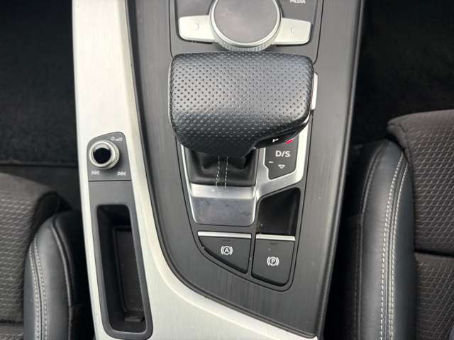 アウディ Ａ５　スポーツバック ４５ ＴＦＳＩ クワトロ スポーツ Ｓラインパッケージ ４ＷＤ R1年 (関東) 99
