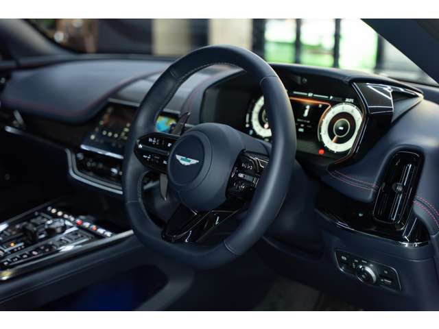 アストンマーティン ＤＢＸ ７０７ ４ＷＤ R8年 (近畿) 99