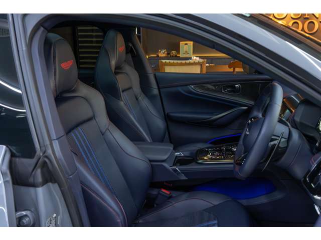 アストンマーティン ＤＢＸ ７０７ ４ＷＤ R8年 (近畿) 99
