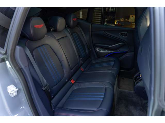 アストンマーティン ＤＢＸ ７０７ ４ＷＤ R8年 (近畿) 99