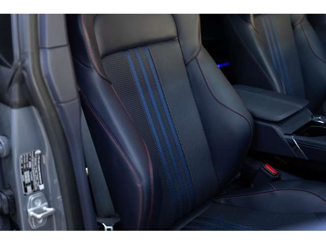 アストンマーティン ＤＢＸ ７０７ ４ＷＤ R8年 (近畿) 99