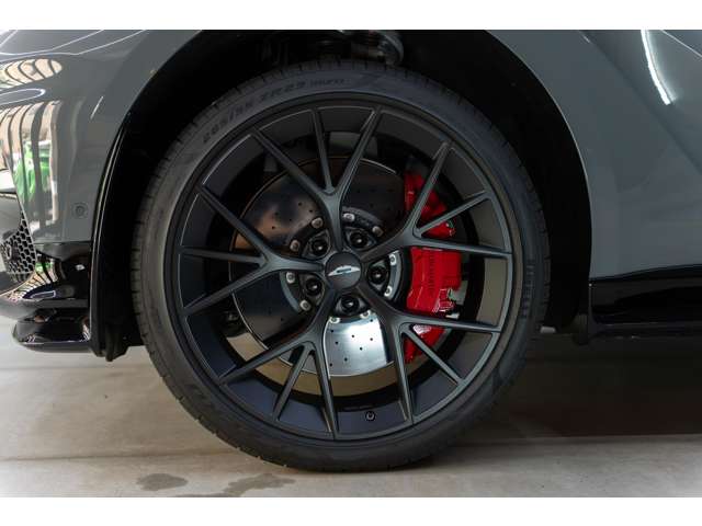 アストンマーティン ＤＢＸ ７０７ ４ＷＤ R8年 (近畿) 99
