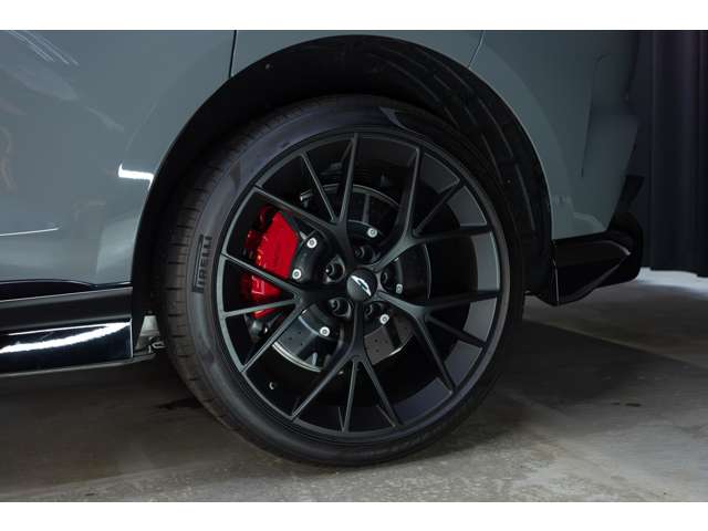 アストンマーティン ＤＢＸ ７０７ ４ＷＤ R8年 (近畿) 99