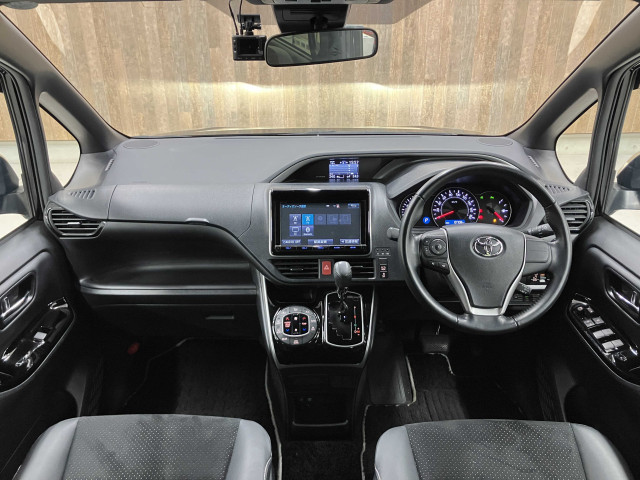 トヨタ ヴォクシー ２．０ ＺＳ 煌ＩＩＩ R3年 (近畿) 99