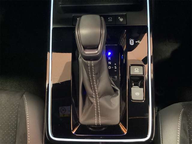 トヨタ カローラクロス ２．０ ＧＲスポーツ Ｅ－ＦＯＵＲ ４ＷＤ R8年 (近畿) 99