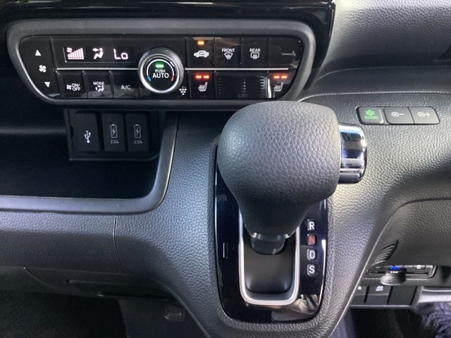 ホンダ Ｎ　ＢＯＸ カスタム ６６０ Ｌ R3年 (近畿) 99