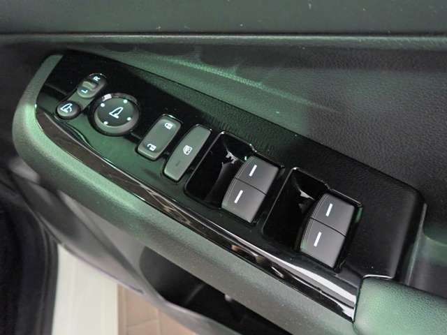 ホンダ ヴェゼル １．５ Ｅ：ＨＥＶ Ｚ R4年 (近畿) 99