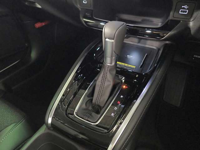 ホンダ ヴェゼル １．５ Ｅ：ＨＥＶ Ｚ R8年 (近畿) 99