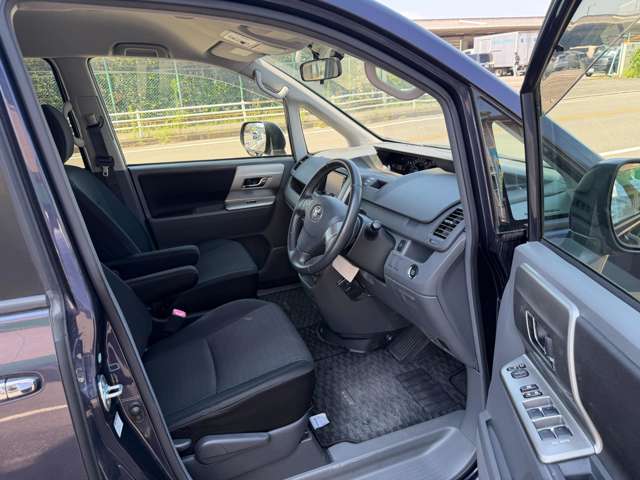トヨタ ヴォクシー ２．０ ＺＳ 煌ＩＩ H21年 (関東) 99