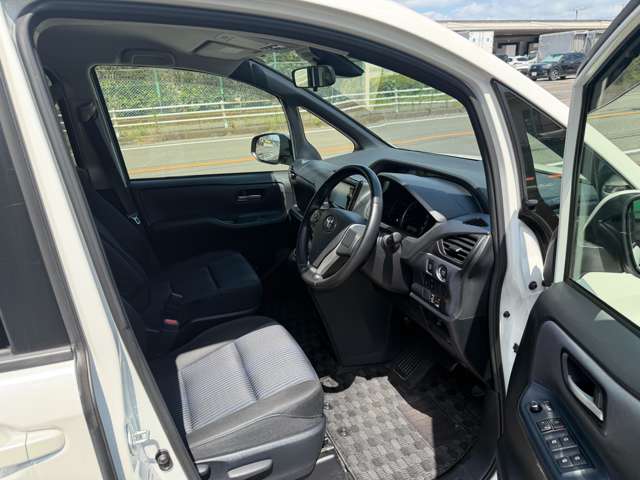トヨタ ノア ２．０ ＳＩ H28年 (関東) 99
