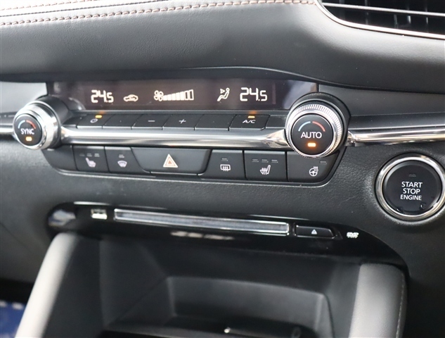 マツダ ＭＡＺＤＡ３　セダン １．８ ＸＤ Ｌパッケージ ディーゼルターボ R1年 (関東) 99