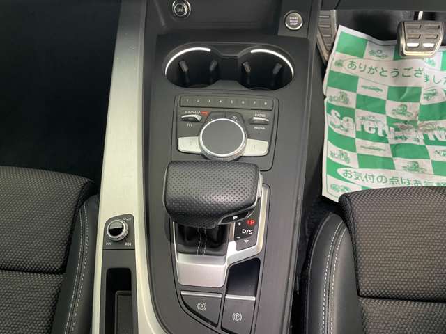 アウディ Ａ４　アバント ４０ ＴＦＳＩ スポーツ Ｓラインパッケージ R1年 (東海) 99