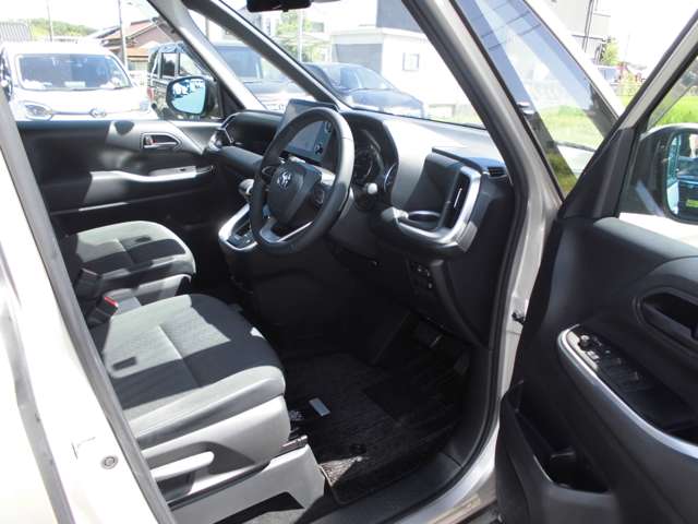 トヨタ ノア ２．０ Ｇ ４ＷＤ R5年 (東海) 99