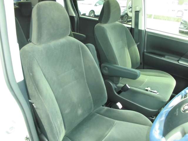 トヨタ ヴォクシー ２．０ Ｘ Ｌエディション H23年 (東海) 99
