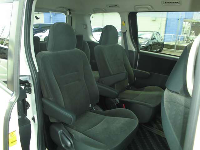 トヨタ ヴォクシー ２．０ Ｘ Ｌエディション H23年 (東海) 99
