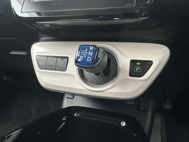トヨタ プリウスＰＨＶ １．８ Ｓ ナビパッケージ H29年 (関東) 99