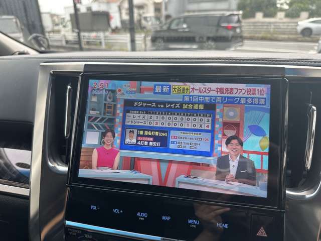 トヨタ ヴェルファイア　ハイブリッド ハイブリッド ２．５ Ｚ Ｅ－ＦＯＵＲ ４ＷＤ R1年 (関東) 99