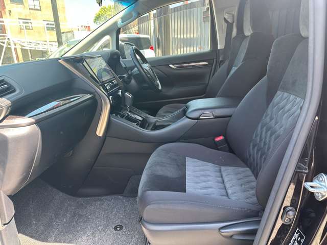 トヨタ ヴェルファイア　ハイブリッド ハイブリッド ２．５ Ｚ Ｅ－ＦＯＵＲ ４ＷＤ R1年 (関東) 99