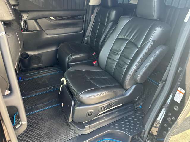 トヨタ ヴェルファイア　ハイブリッド ハイブリッド ２．５ ＺＲ Ｅ－ＦＯＵＲ ４ＷＤ H28年 (関東) 99