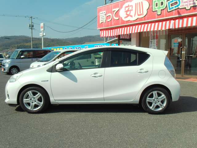 トヨタ アクア １．５ Ｓ H24年 (中国) 99
