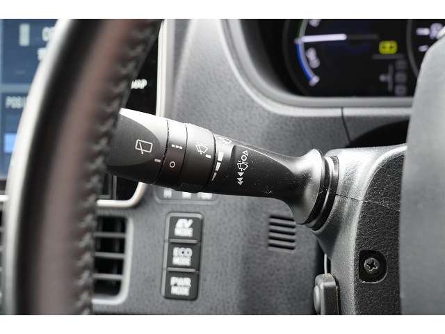 トヨタ ノア １．８ ハイブリッド ＳＩ ＷＸＢＩＩ R2年 (関東) 99