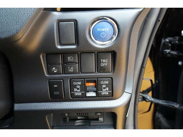 トヨタ ノア １．８ ハイブリッド ＳＩ ＷＸＢＩＩ R2年 (関東) 99