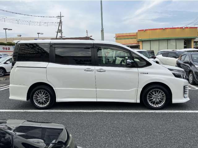 トヨタ ヴォクシー １．８ ハイブリッド ＺＳ 煌ＩＩ H29年 (関東) 99