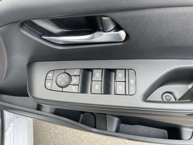 日産 セレナ １．４ Ｅ－ＰＯＷＥＲ ハイウェイスターＶ ＮＩＳＳＡＮＣＯＮＮＥＣＴインフォテインメントシステム装着車 R8年 (関東) 99