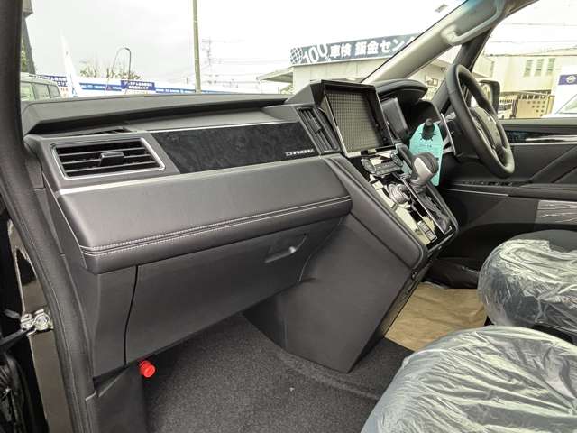 三菱 デリカ　Ｄ：５ ２．２ シャモニー 電動サイドステップ非装着車 ディーゼルターボ ４ＷＤ R7年 (関東) 99