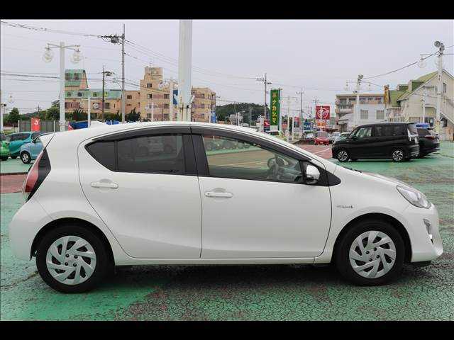 トヨタ アクア １．５ Ｓ H28年 (関東) 99
