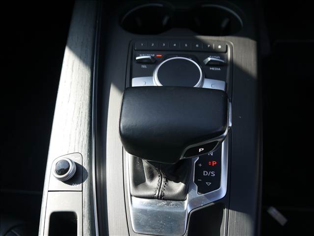 アウディ Ａ４ ２．０ ＴＦＳＩ クワトロ ４ＷＤ H29年 (九州・沖縄) 99