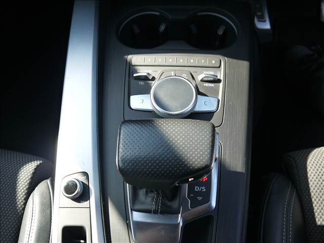 アウディ Ａ４ ２．０ ＴＦＳＩ Ｓラインパッケージ H28年 (九州・沖縄) 99