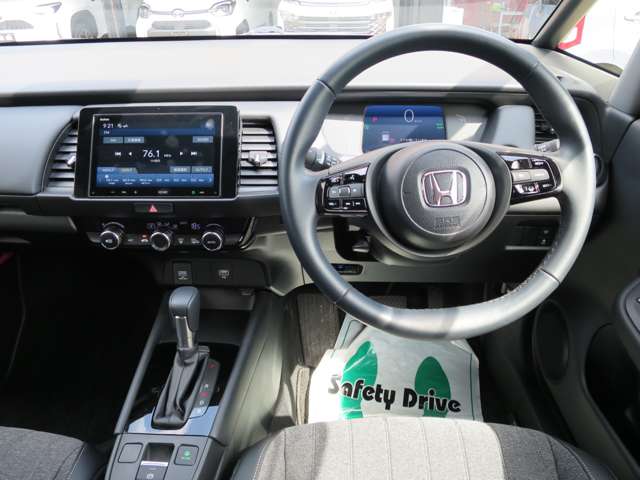 ホンダ フィット　ハイブリッド １．５ Ｅ：ＨＥＶ ホーム ブラックスタイル ４ＷＤ R6年 (甲信越・北陸) 99