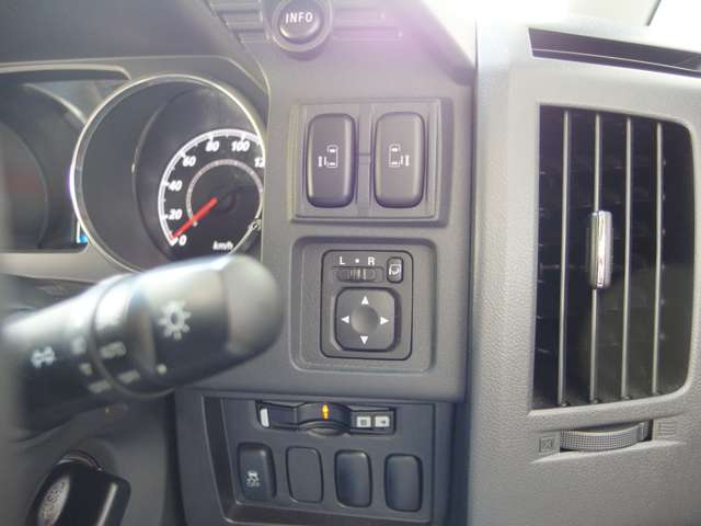 三菱 デリカ　Ｄ：５ ２．２ Ｄ パワーパッケージ ディーゼルターボ ４ＷＤ H27年 (東海) 99