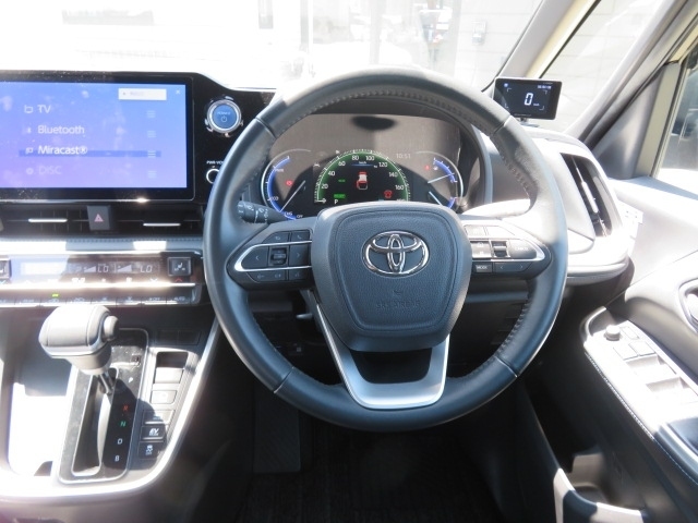 トヨタ ヴォクシー １．８ ハイブリッド Ｓ－Ｚ R4年 (甲信越・北陸) 99