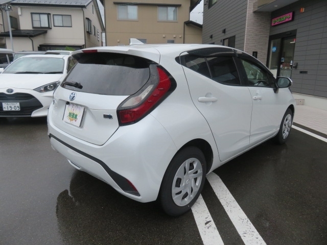 トヨタ アクア １．５ Ｘ R4年 (甲信越・北陸) 99