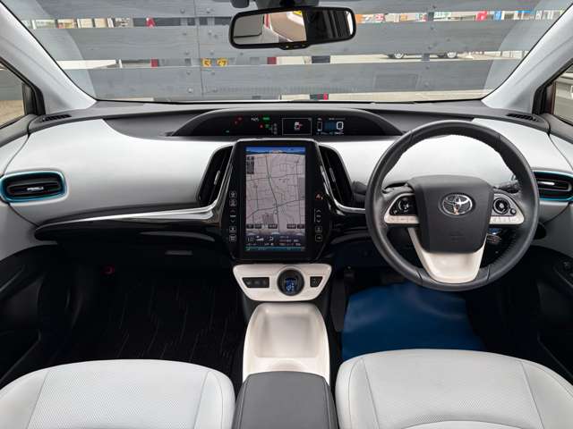 トヨタ プリウスＰＨＶ １．８ Ａ プレミアム H29年 (九州・沖縄) 99