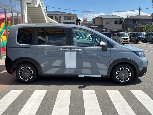 ホンダ フリード　ハイブリッド １．５ Ｅ：ＨＥＶ クロスター R8年 (近畿) 99