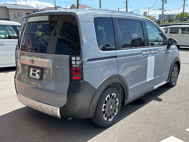 ホンダ フリード　ハイブリッド １．５ Ｅ：ＨＥＶ クロスター R8年 (近畿) 99