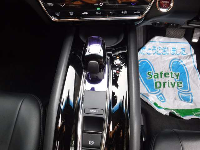 ホンダ ヴェゼル １．５ ハイブリッド Ｘ H26年 (関東) 99