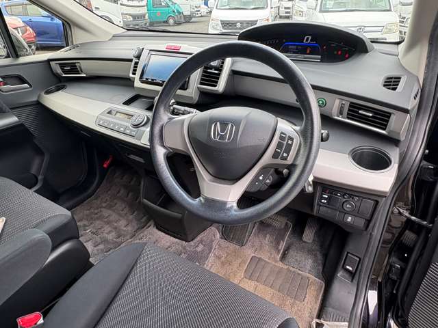 ホンダ フリード　ハイブリッド １．５ ジャストセレクション H24年 (九州・沖縄) 99