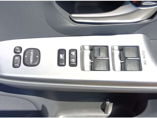 トヨタ プリウスΑ １．８ Ｓ H25年 (東北) 99