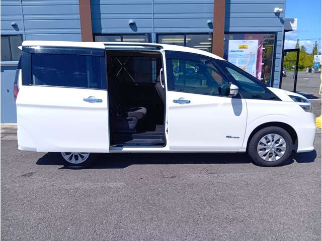 日産 セレナ ２．０ Ｘ H29年 (東北) 99