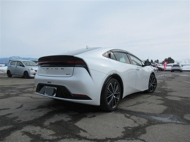トヨタ プリウス ２．０ Ｚ Ｅ－ＦＯＵＲ ４ＷＤ R5年 (東北) 99