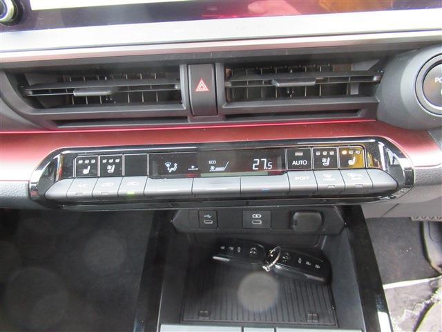 トヨタ プリウス ２．０ Ｚ Ｅ－ＦＯＵＲ ４ＷＤ R5年 (東北) 99