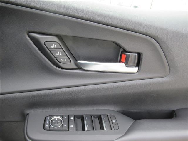 トヨタ プリウス ２．０ Ｚ Ｅ－ＦＯＵＲ ４ＷＤ R5年 (東北) 99
